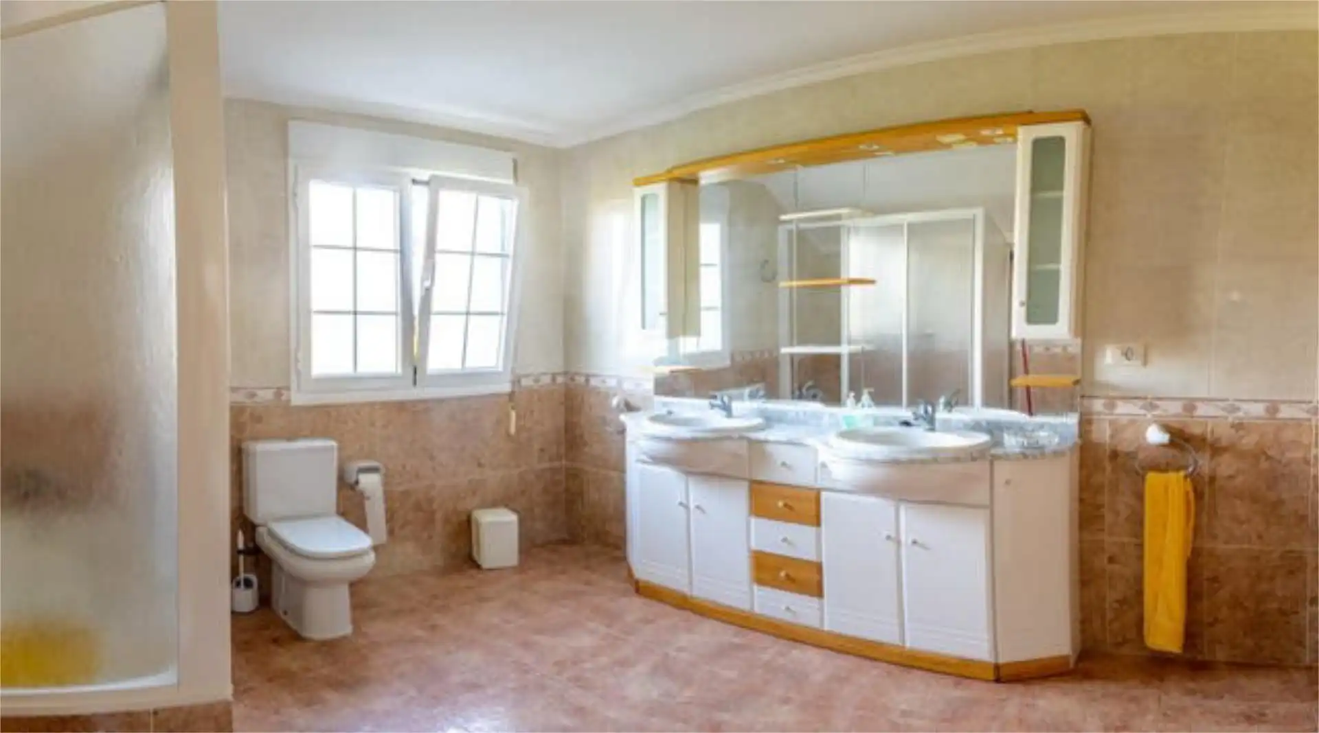 Casa adosada en venta en Outeiro de Rei Baño de Casa adosada en venta en Outeiro de Rei con Calefacción, Jardín privado y Trastero