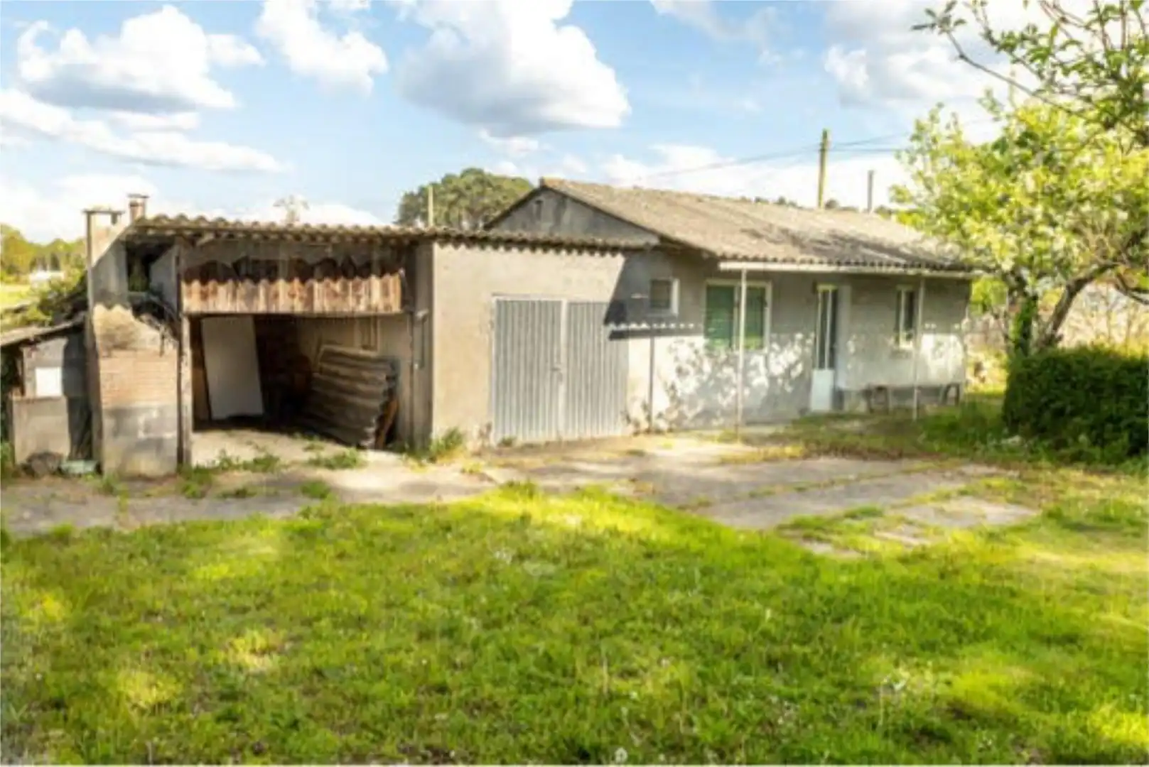 Casa adosada en venta en Outeiro de Rei Casa adosada en venta en Outeiro de Rei con Calefacción, Jardín privado y Trastero