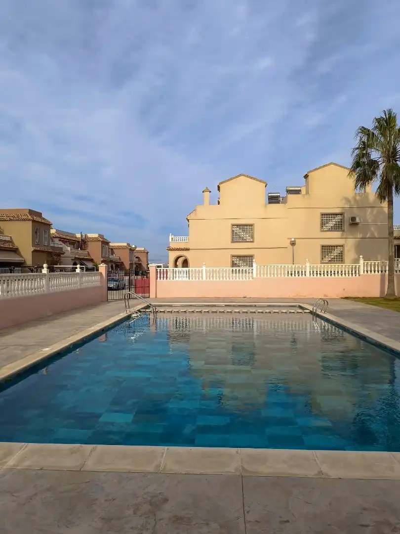 Dúplex de alquiler en Carrer de Creta, 80, Gran Alacant Piscina de Dúplex de alquiler en Santa Pola con Aire acondicionado, Terraza y Balcón