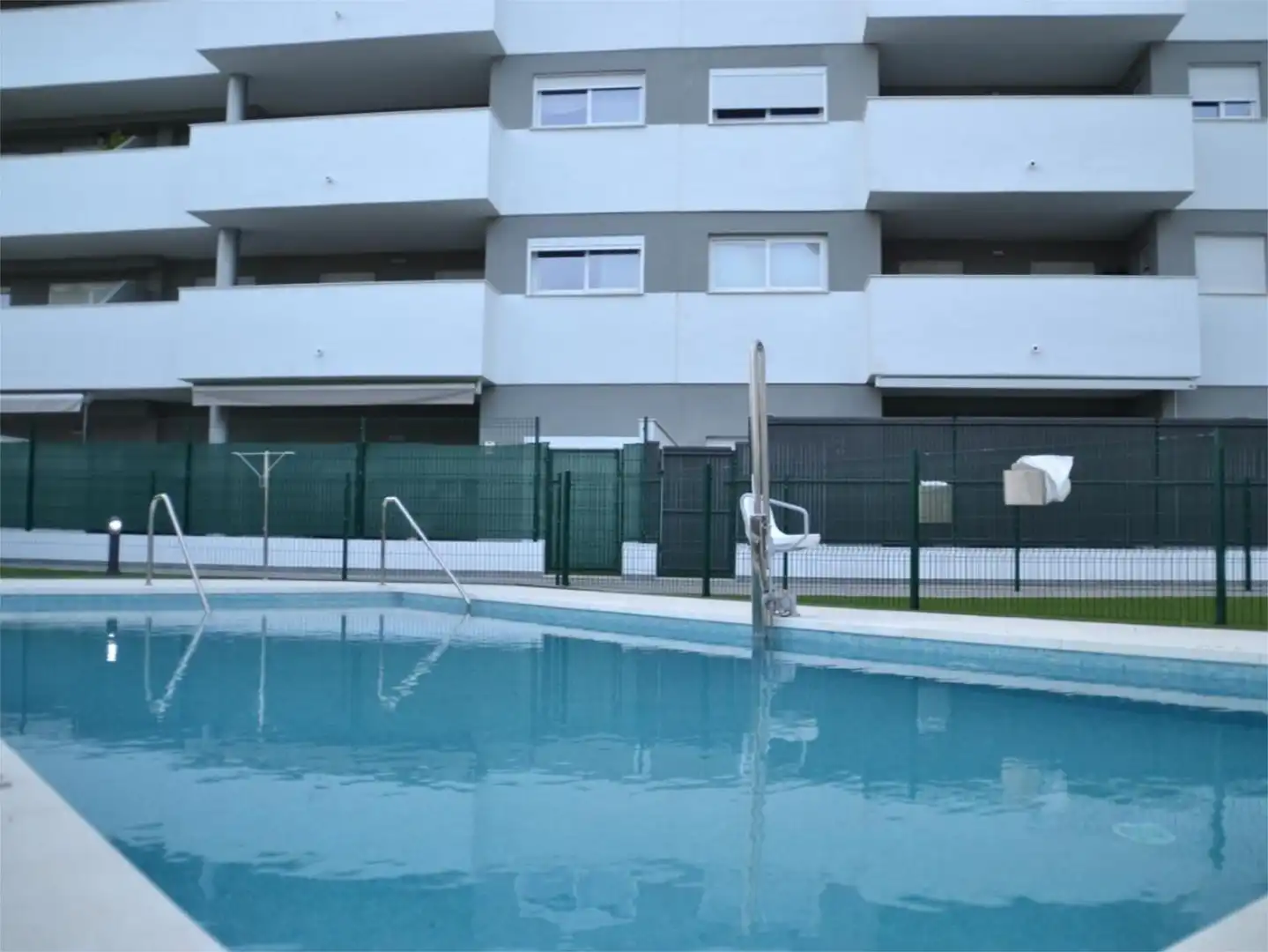 Schwimmbecken von Wohnung zum Verkauf in Jerez de la Frontera mit Klimaanlage, Terrasse und Schwimmbad