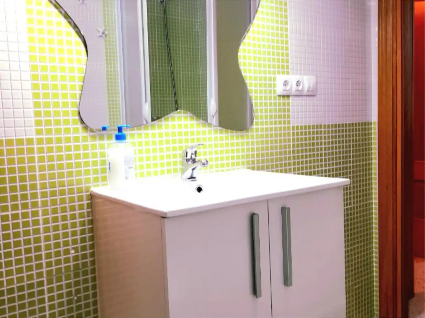 Bathroom of Flat for sale in Rota  with Air Conditioner, Heating and Terrace