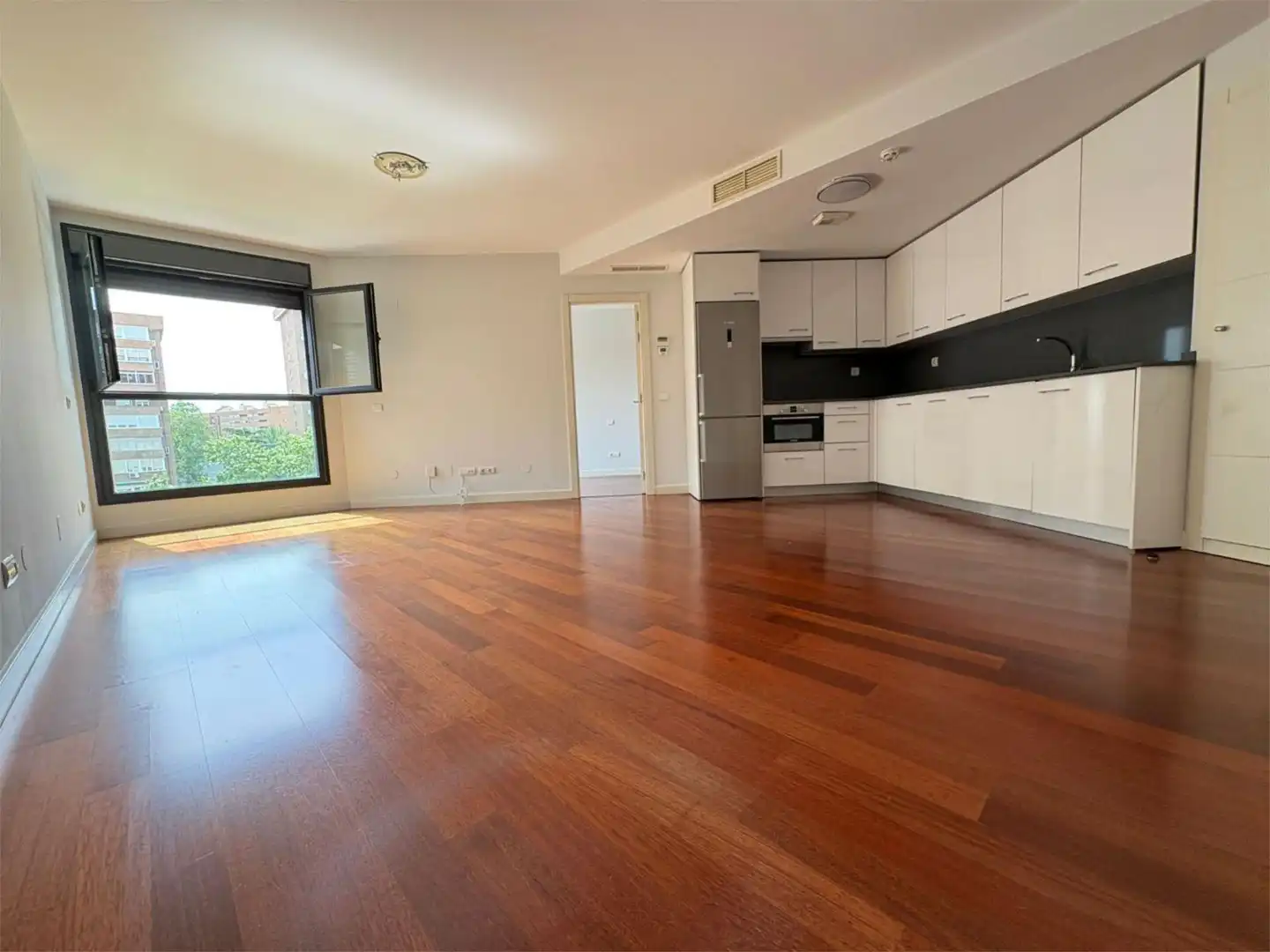 Kitchen of Flat for rent in  Madrid Capital  with Air Conditioner, Heating and Private garden