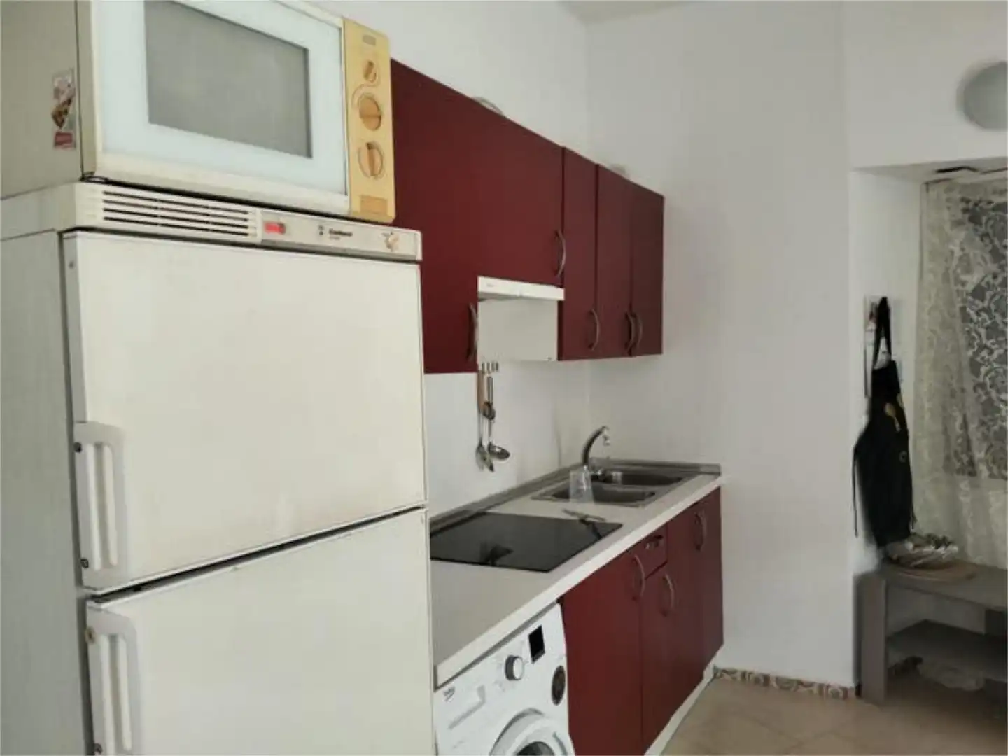 Apartamento de alquiler en Casco Antiguo Cocina de Apartamento de alquiler en Cáceres con Calefacción, Terraza y Amueblado