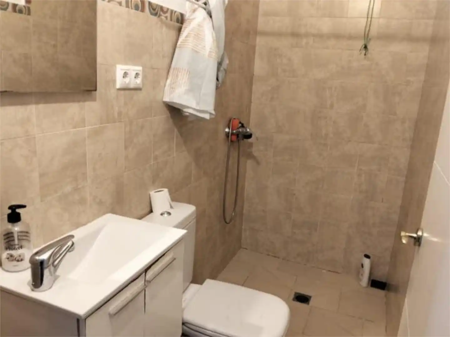 Apartamento de alquiler en Casco Antiguo Baño de Apartamento de alquiler en Cáceres con Calefacción, Terraza y Amueblado