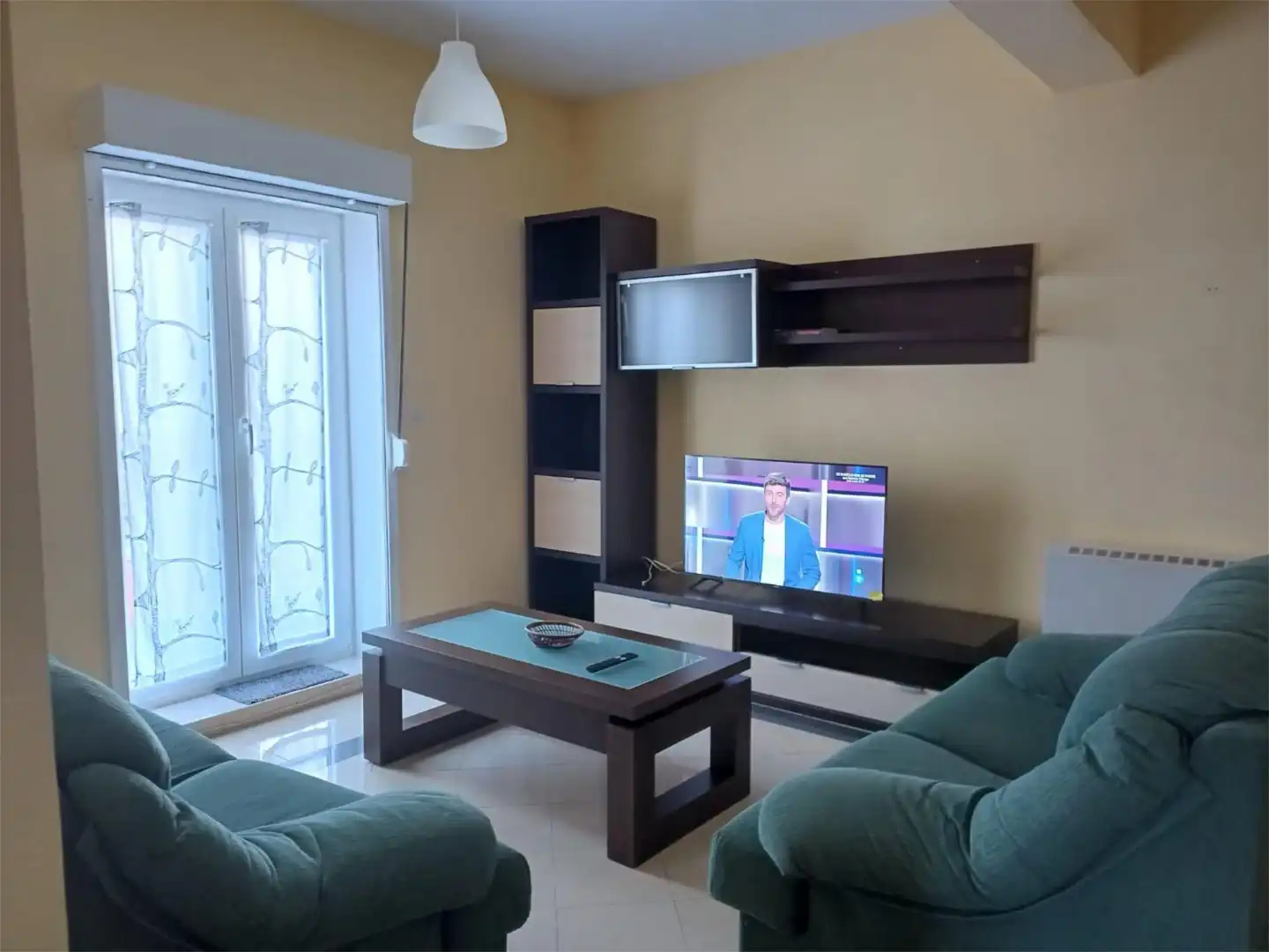 Sala de estar de Piso de alquiler en Noia con Calefacción, Terraza y Trastero