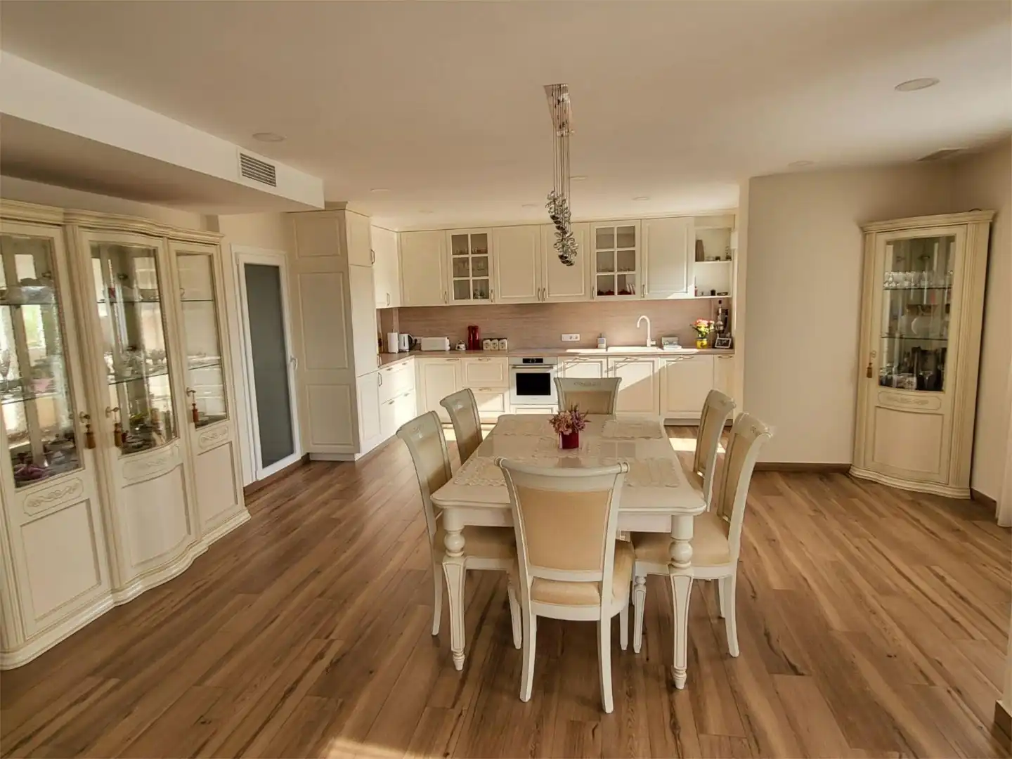 Küche von Wohnung zum Verkauf in Guardamar del Segura mit Klimaanlage, Heizung und Privatgarten