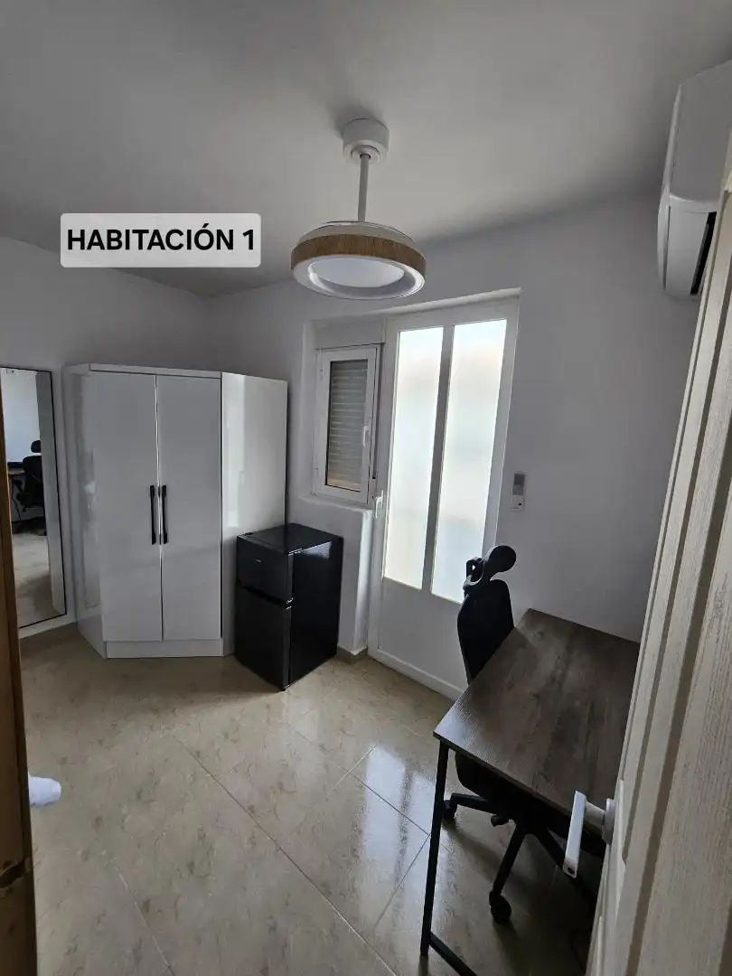 Habitació a Calle Arzobispo Paulo, 1, Este Terrassa de Pis per a compartir en Mérida