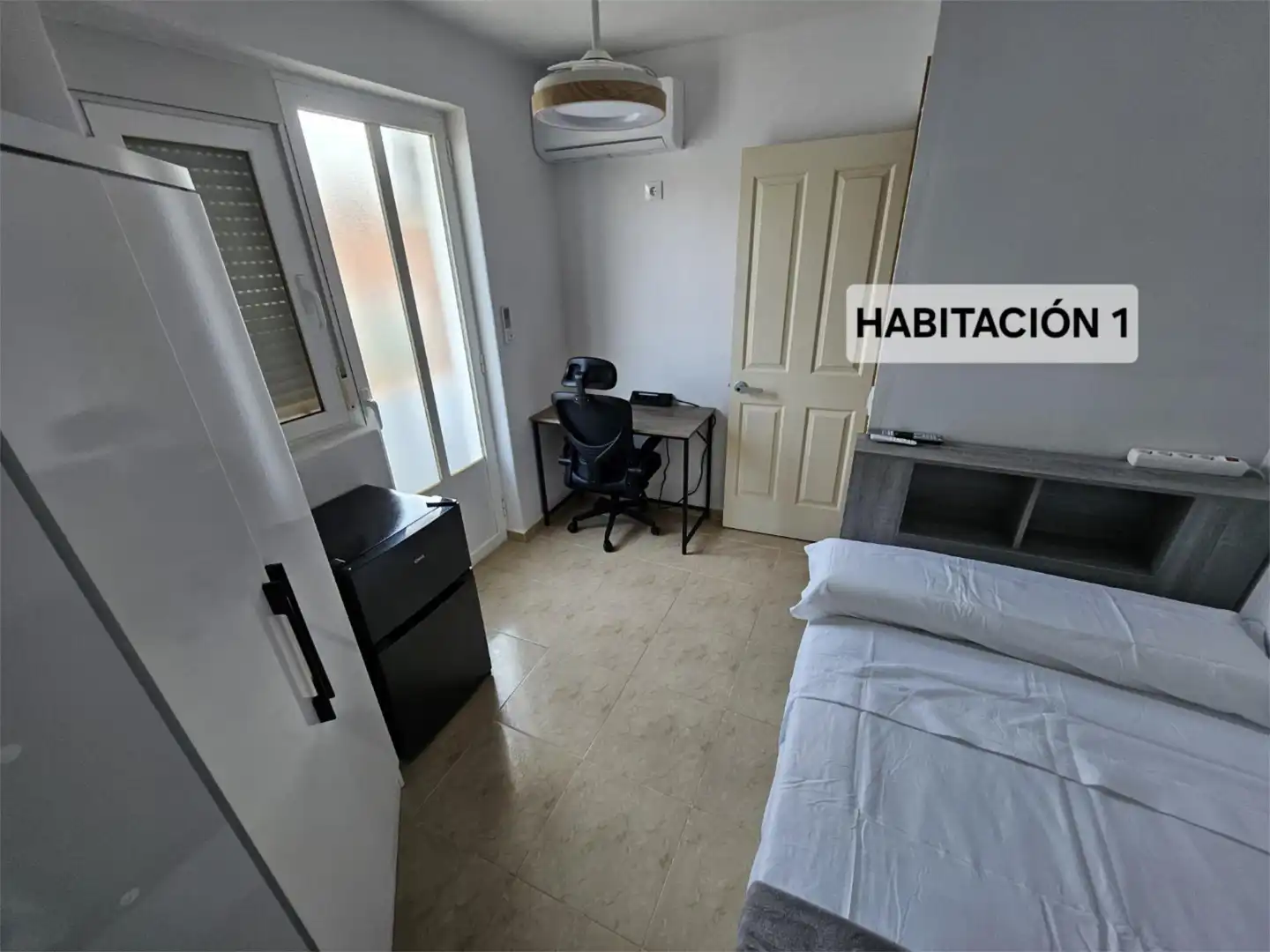 Habitació a Calle Arzobispo Paulo, 1, Este Dormitori de Pis per a compartir en Mérida