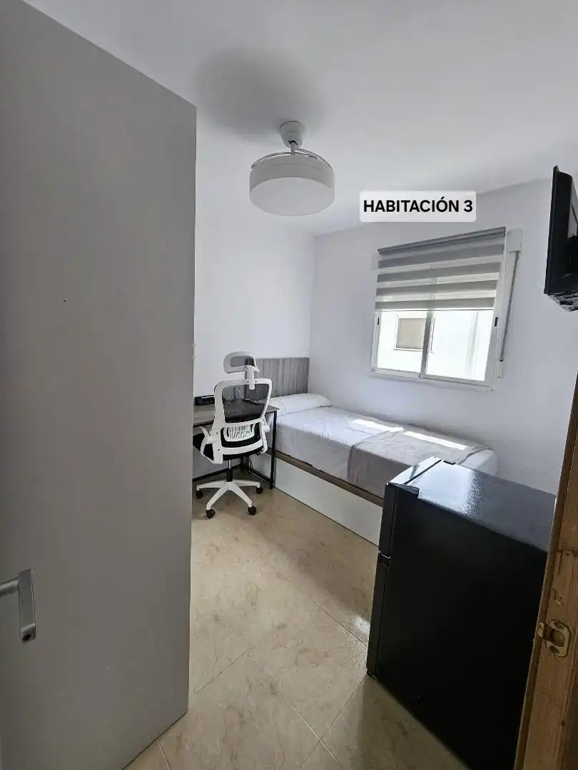 Habitació a Calle Arzobispo Paulo, 1, Este Dormitori de Pis per a compartir en Mérida