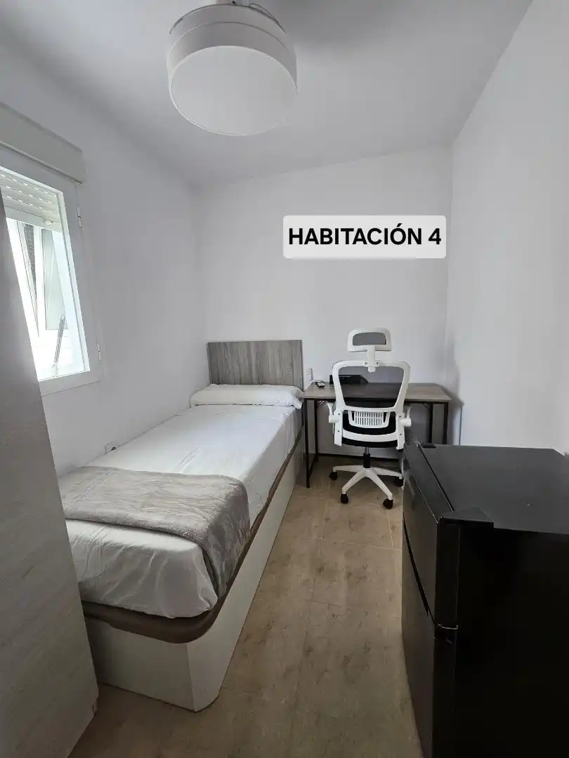 Habitació a Calle Arzobispo Paulo, 1, Este Dormitori de Pis per a compartir en Mérida