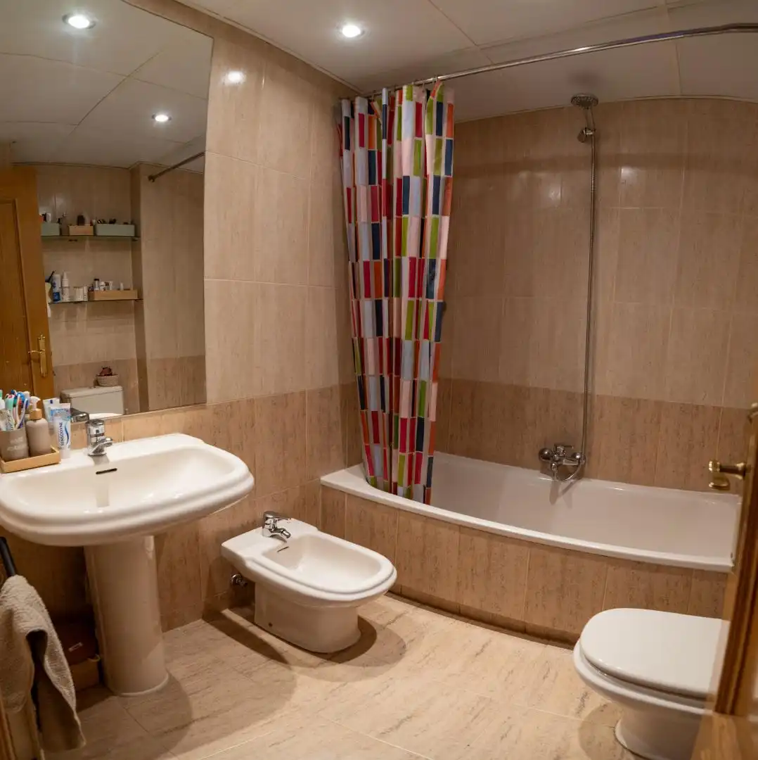 Bathroom of Flat for sale in Boadilla del Monte  with Air Conditioner, Terrace and Swimming Pool