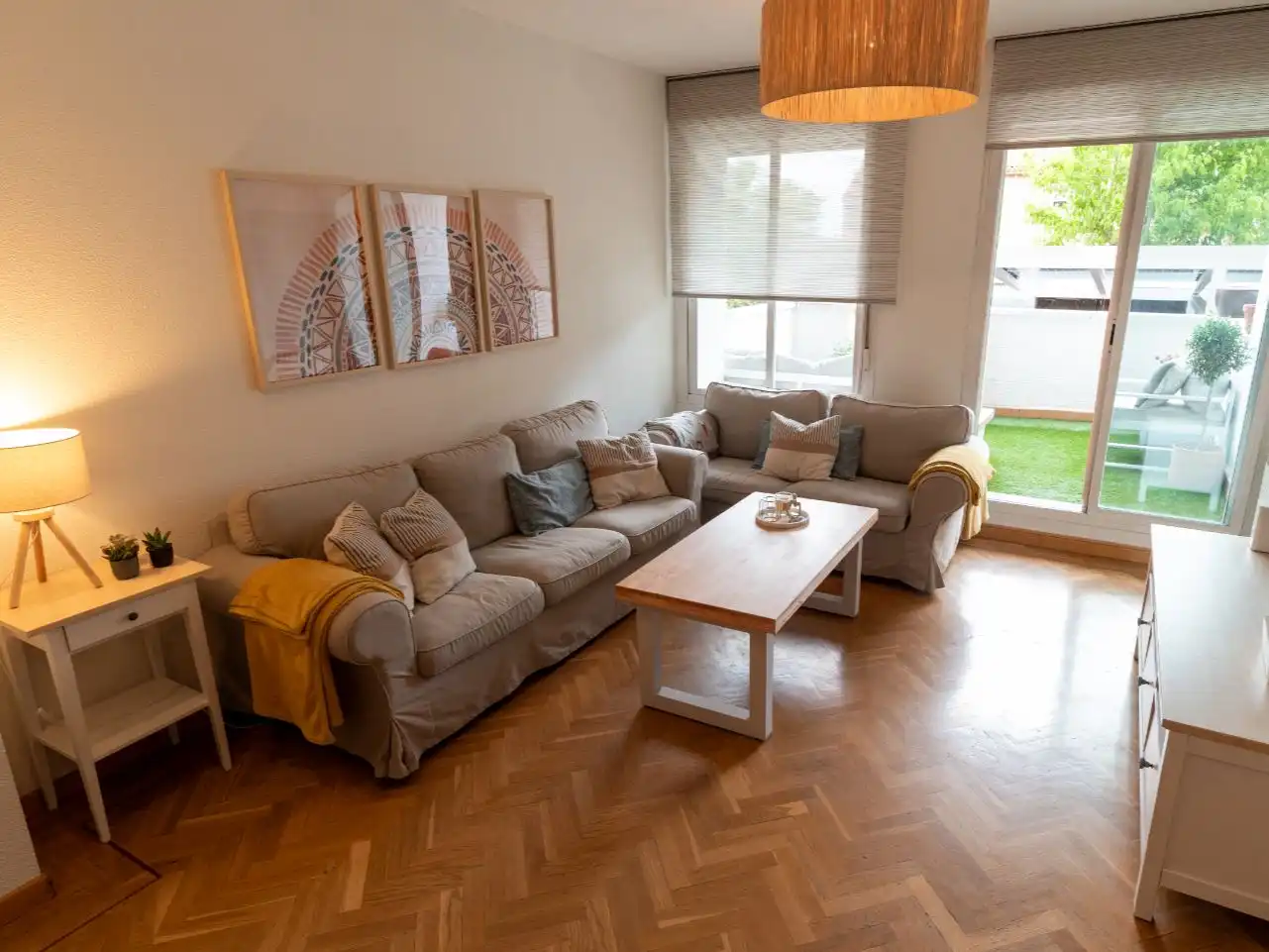 Living room of Flat for sale in Boadilla del Monte  with Air Conditioner, Terrace and Swimming Pool