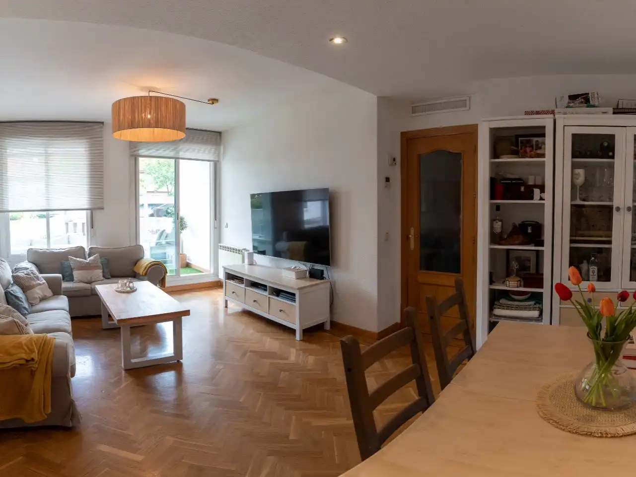 Living room of Flat for sale in Boadilla del Monte  with Air Conditioner, Terrace and Swimming Pool