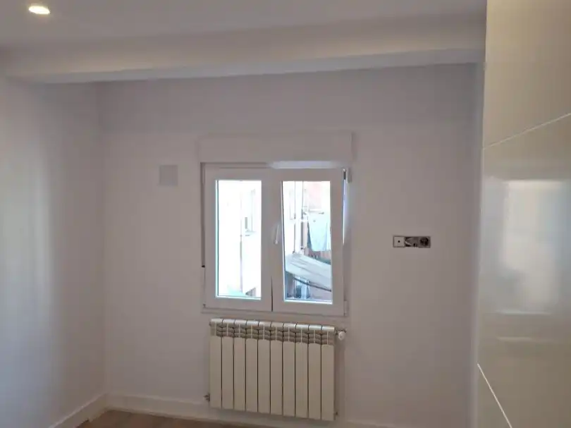 Wohnung zum Verkauf in Calle Don Víctor Quintanar, 6, La Ería Schlafzimmer von Wohnung zum Verkauf in Oviedo mit Balkon