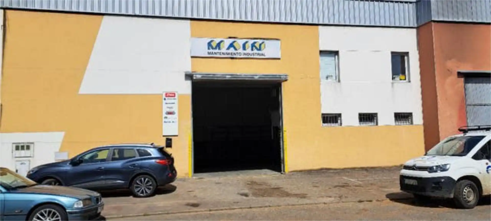 Fabrikhallen zur Miete in Viella - Granda - Meres Parkplatz von Fabrikhallen zur Miete in Siero