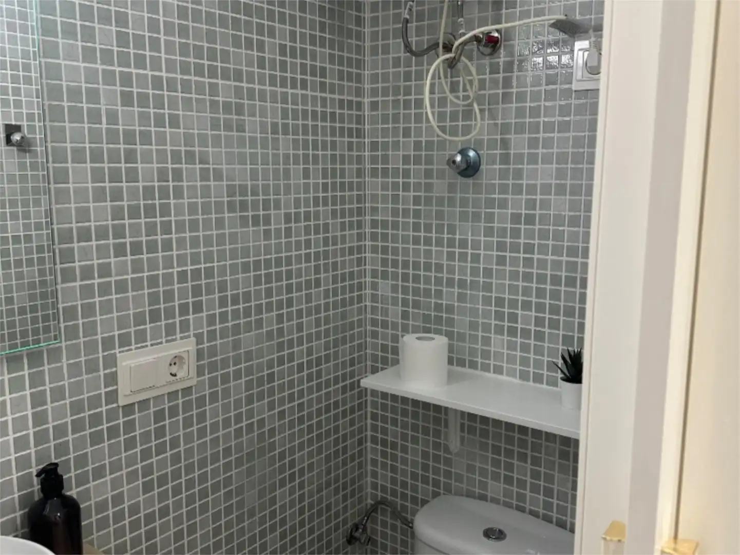 Loft zur Miete in Paseo Reina Sofía, 3, Velilla - Velilla Taramay Badezimmer von Loft zur Miete in Almuñécar mit Klimaanlage, Heizung und Parkett
