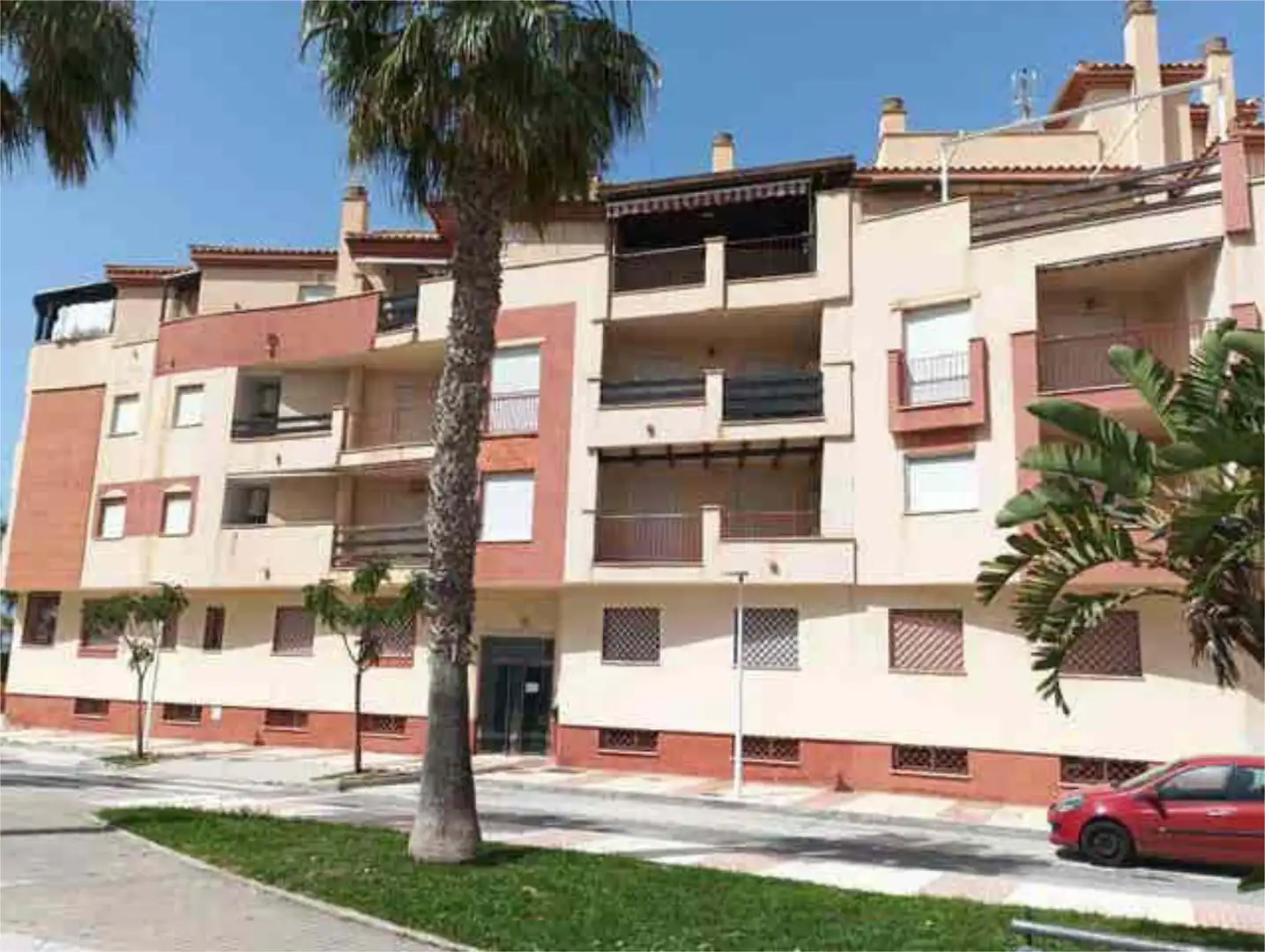 Apartamento en venta en Calahonda - Carchuna Vista exterior de Apartamento en venta en Motril con Terraza y Piscina