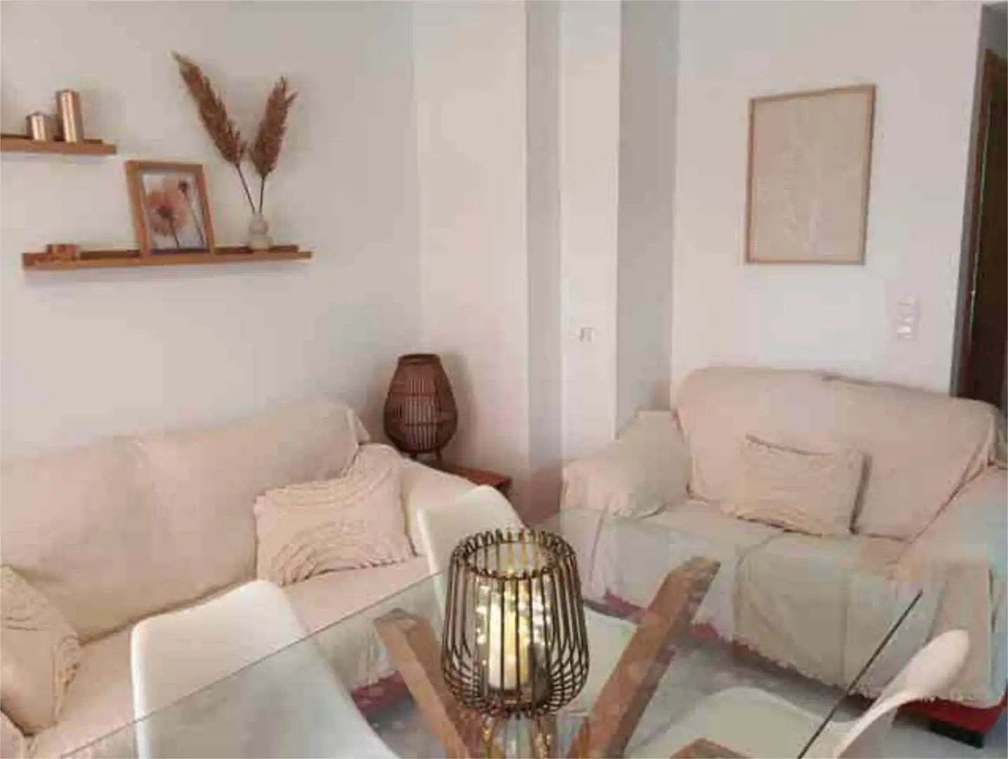 Apartamento en venta en Calahonda - Carchuna Sala de estar de Apartamento en venta en Motril con Terraza y Piscina