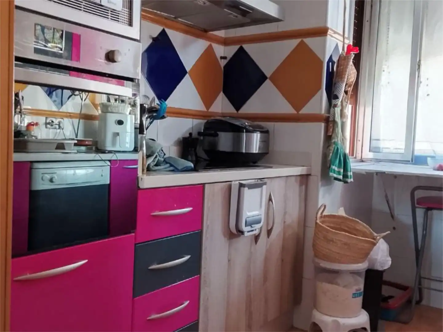 Kitchen of Flat for sale in Sevilla  with Air Conditioner, Terrace and Storage room