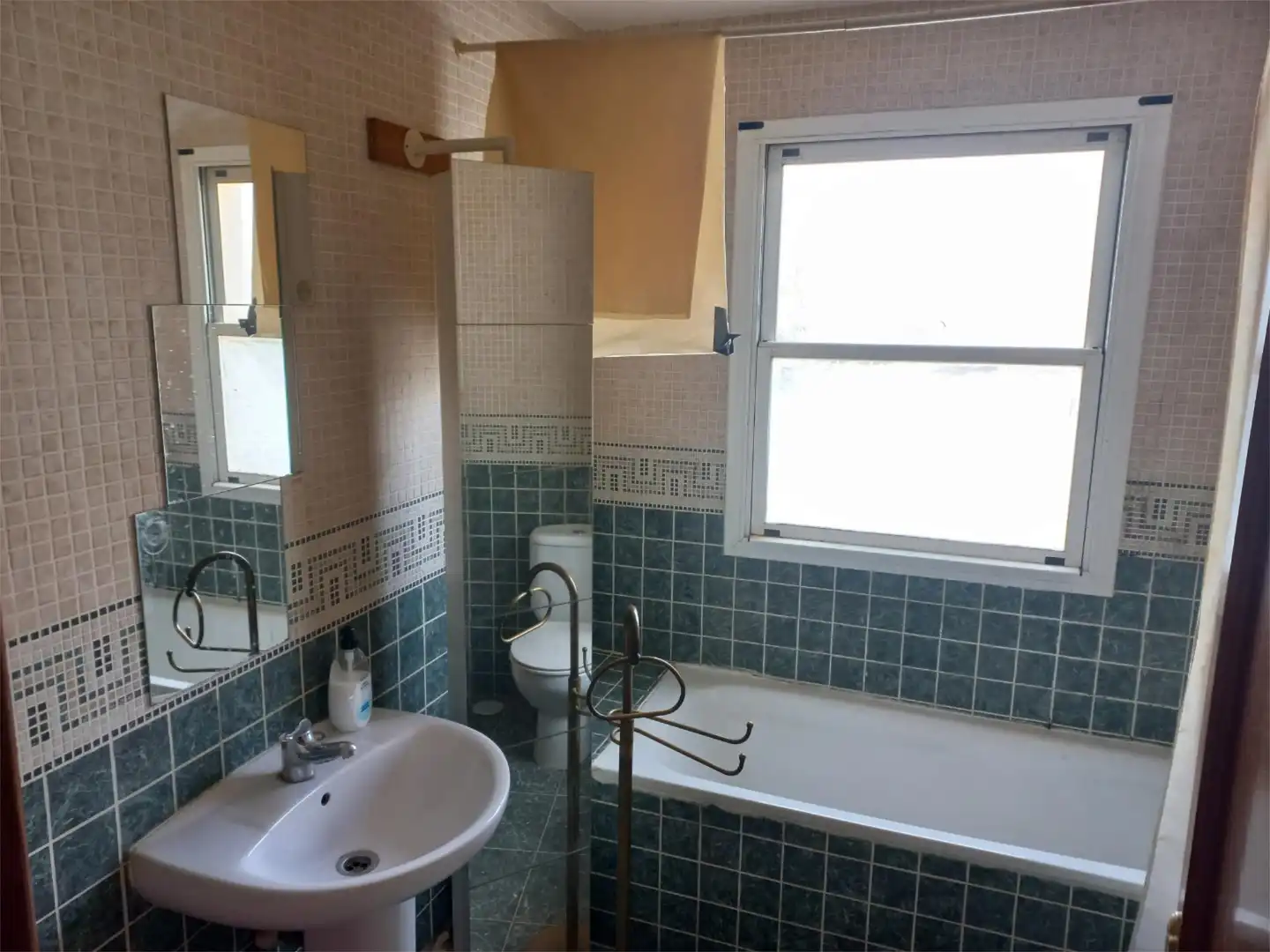 Casa o xalet en venda a Avenida de las Viñuelas, 31, Colmenar del Arroyo Bany de Casa o xalet en venda en Colmenar del Arroyo amb Calefacció, Jardí privat i Traster