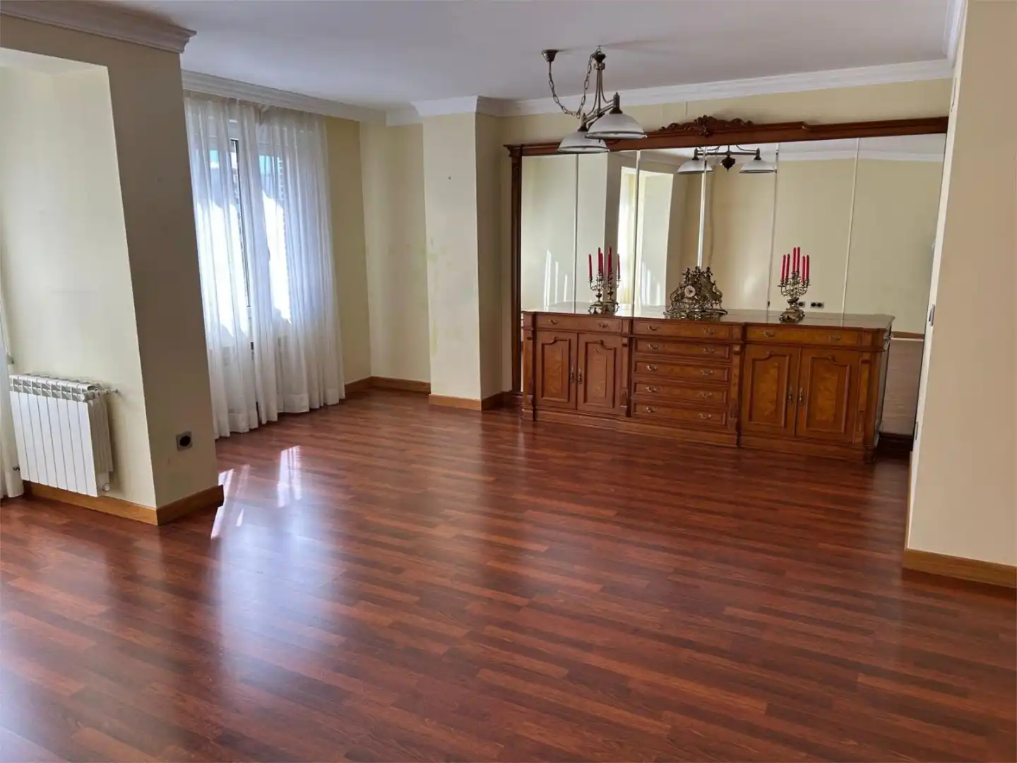 Sala d'estar de Pis en venda en Valladolid Capital amb Calefacció, Parquet i Videoporter