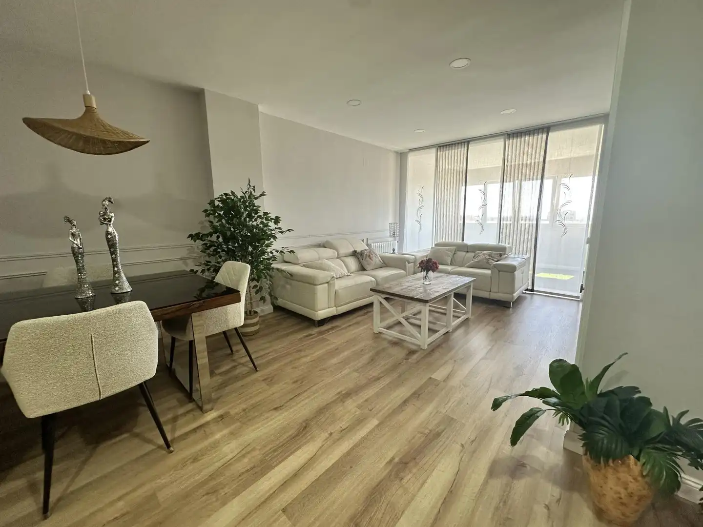 Wohnzimmer von Wohnung zum Verkauf in  Madrid Capital mit Klimaanlage, Heizung und Privatgarten