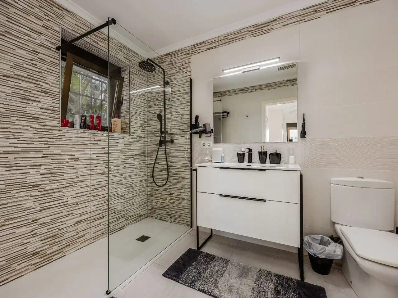 Casa o chalet de alquiler en Carretera Provincial del Barranc del Monyo, 150, Las Rotas / Les Rotes Baño de Casa o chalet de alquiler en Dénia con Aire acondicionado, Calefacción y Jardín privado