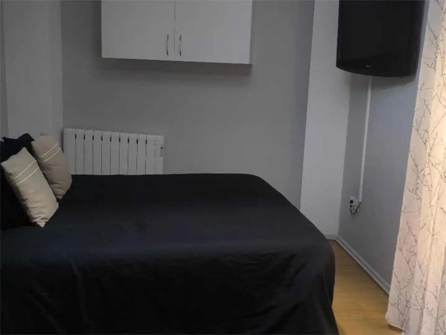 Piso en venta en Calle del Vejero, 18, Jarandilla de la Vera Habitación de Piso en venta en Jarandilla de la Vera con Calefacción, Parquet y Amueblado