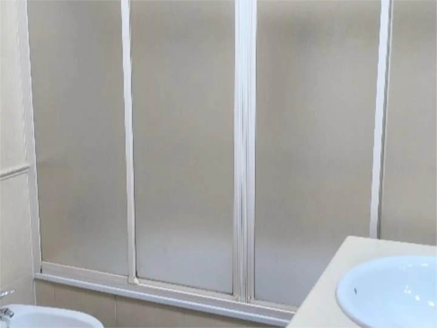 Piso en venta en Calle del Vejero, 18, Jarandilla de la Vera Baño de Piso en venta en Jarandilla de la Vera con Calefacción, Parquet y Amueblado