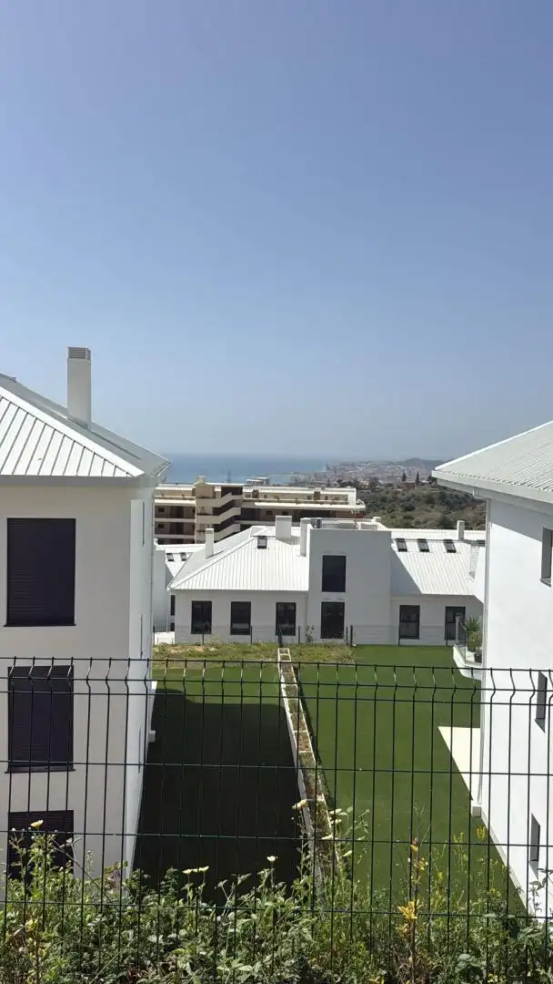Vista exterior de Piso en venta en Fuengirola con Aire acondicionado, Terraza y Piscina