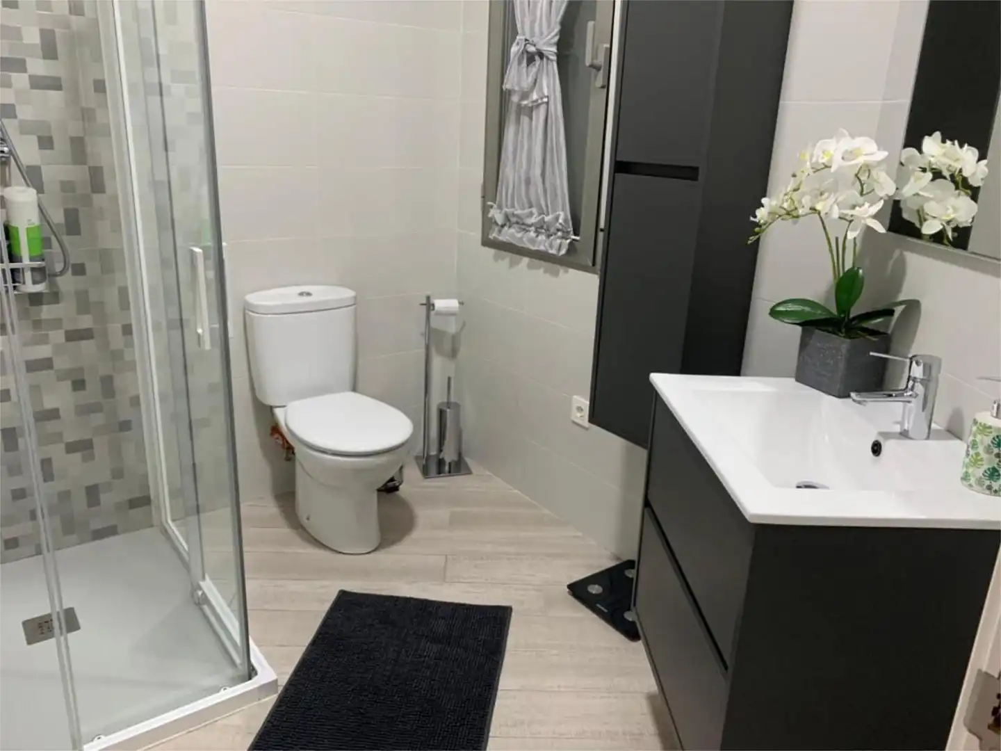 Bathroom of Flat for rent in Peal de Becerro  with Air Conditioner, Furnished and Balcony