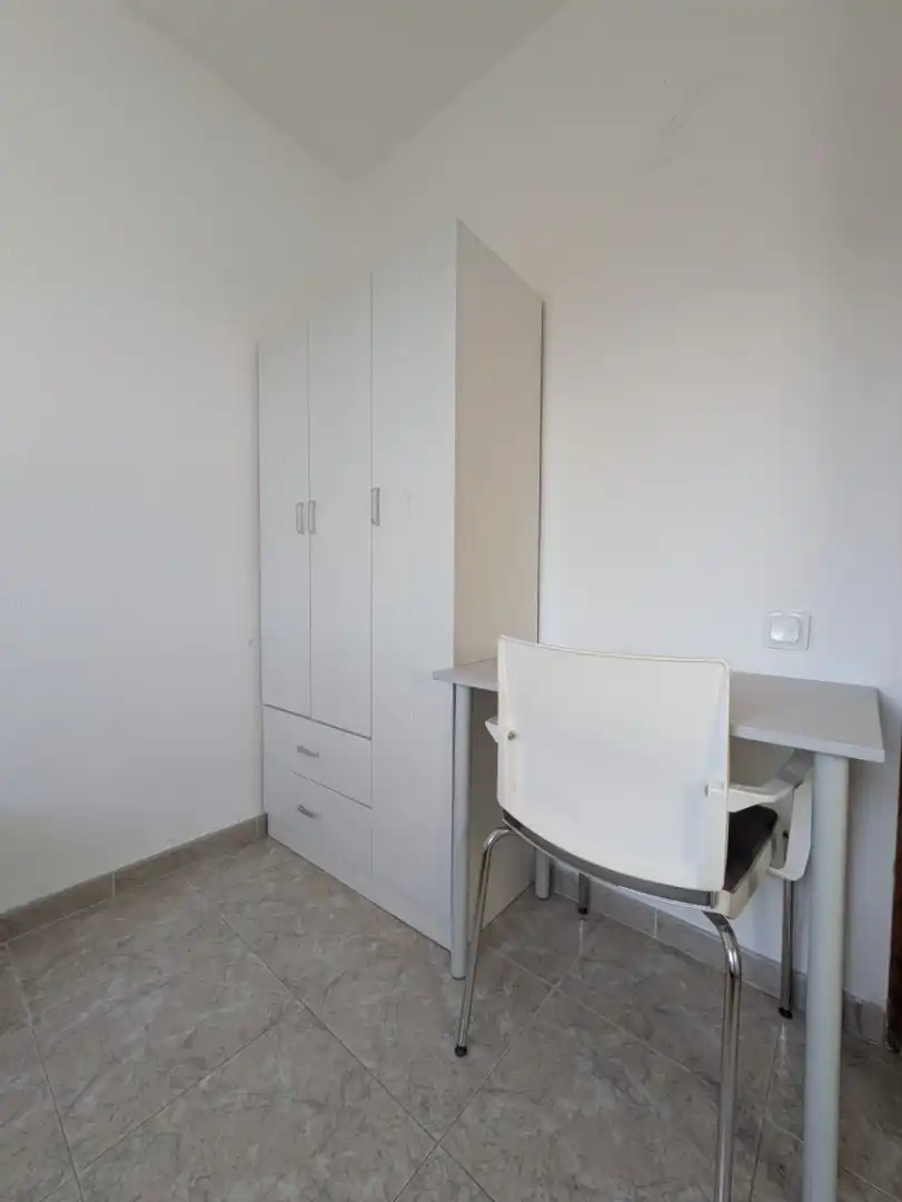 Room in Calle Churre, 19, Viator Bedroom of Flat for share in Viator with Furnished