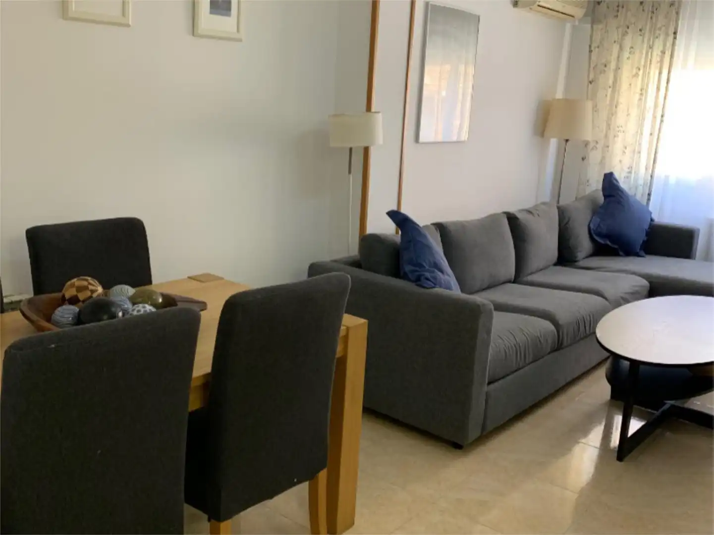 Wohnzimmer von Wohnung zur Miete in  Toledo Capital mit Klimaanlage, Heizung und Möbliert