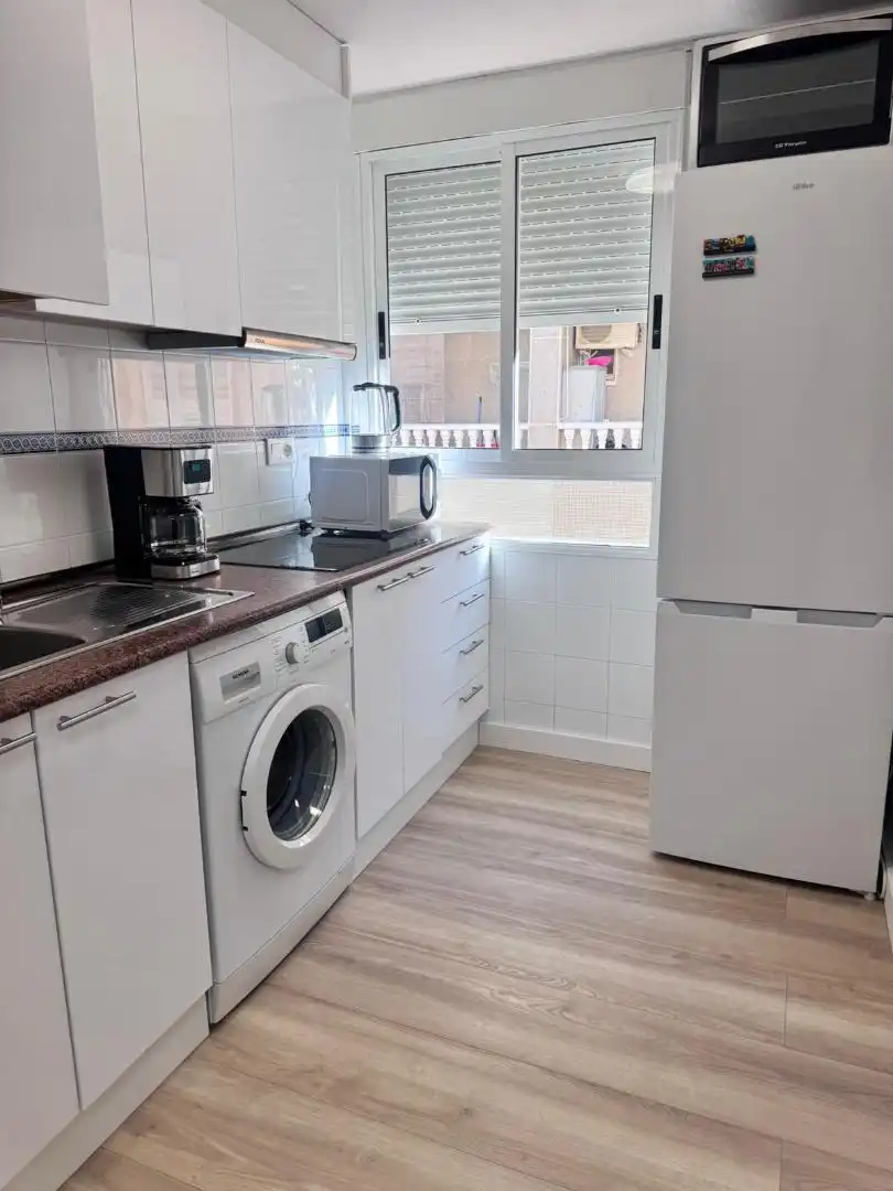 Cocina de Piso de alquiler en Torrevieja con Terraza y Balcón