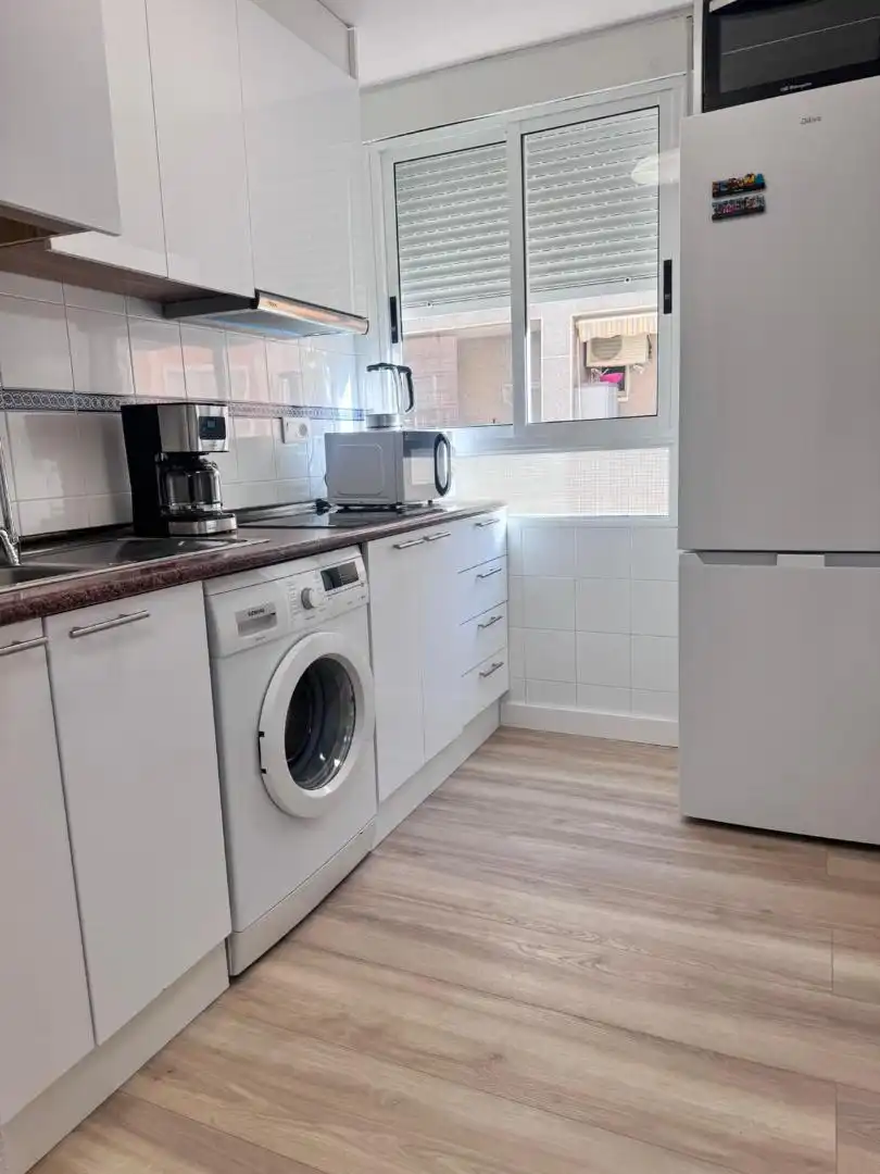 Cocina de Piso de alquiler en Torrevieja con Terraza y Balcón