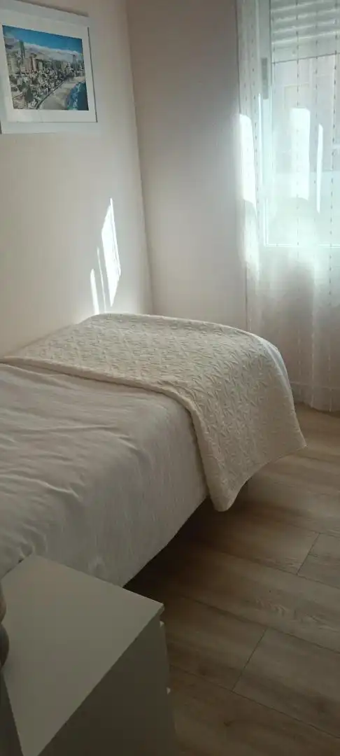 Habitación de Piso de alquiler en Torrevieja con Terraza y Balcón
