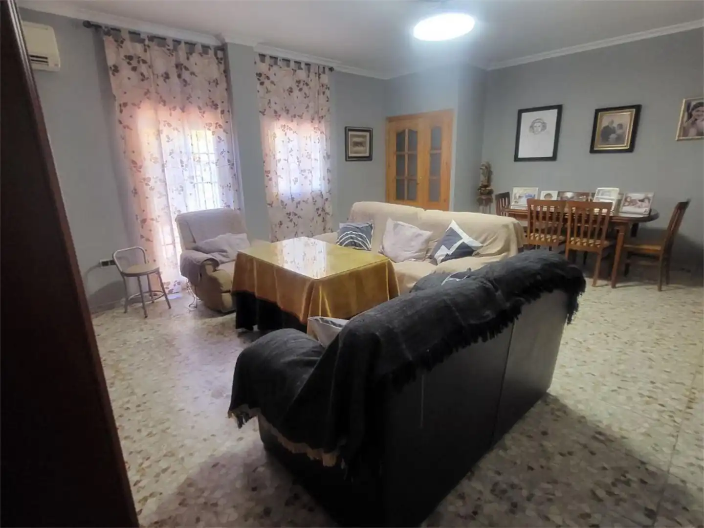 Living room of Detached homes for sale in  Sevilla Capital  with Air Conditioner, Terrace and Balcony