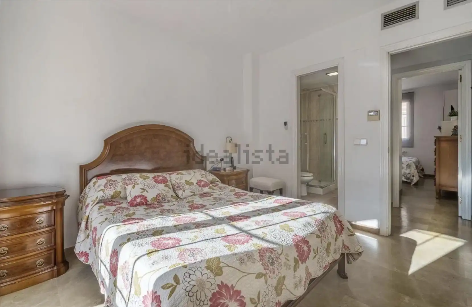 Einfamilien-Reihenhaus zum Verkauf in Calle Santiago Grisolía, 20, San Miguel Schlafzimmer von Einfamilien-Reihenhaus zum Verkauf in Armilla mit Klimaanlage und Balkon