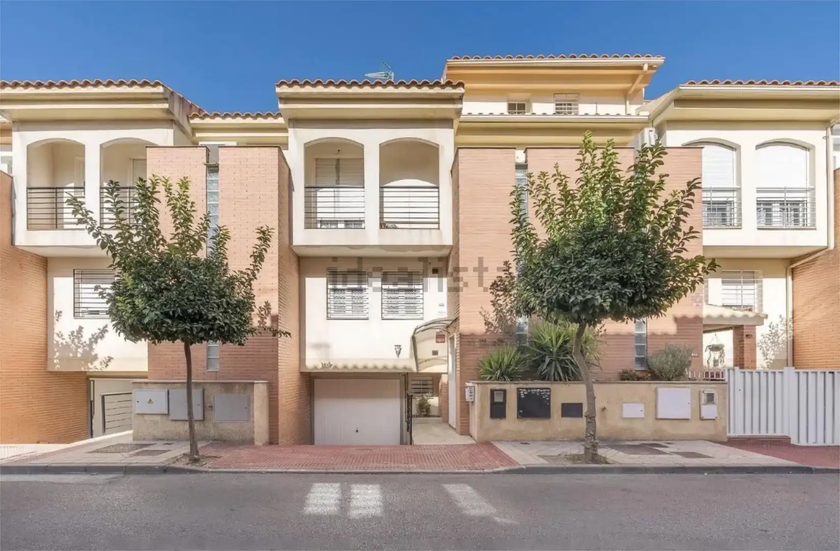 Einfamilien-Reihenhaus zum Verkauf in Calle Santiago Grisolía, 20, San Miguel Außenansicht von Einfamilien-Reihenhaus zum Verkauf in Armilla mit Klimaanlage und Balkon