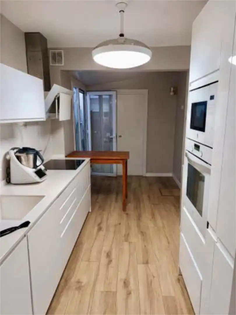 Piso en venta en Centro - Barriada Mallorca Cocina de Piso en venta en Camas con Calefacción, Jardín privado y Amueblado