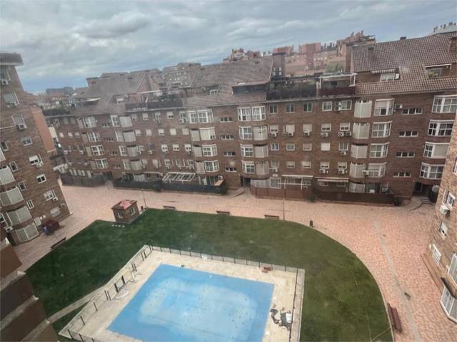 Piso en Venta en Calle de Berrocal, 3 en Butarque
