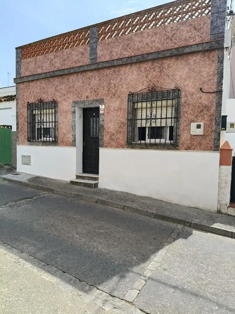 Vista exterior de Casa adosada en venda en Algeciras amb Terrassa