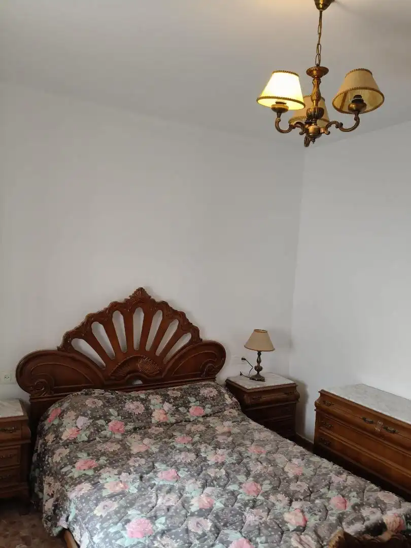 Casa adosada en venta en Calle Nazaret, 36, San Bernabé Habitación de Casa adosada en venta en Algeciras con Calefacción, Terraza y Amueblado
