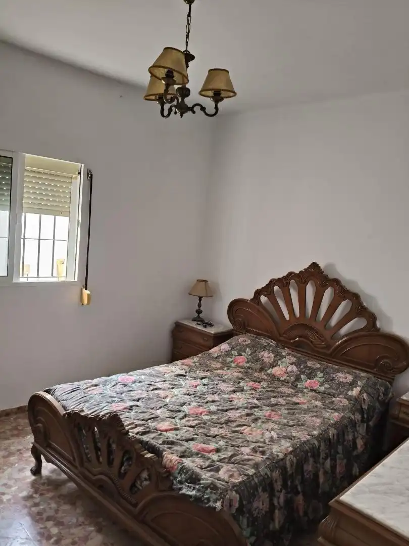 Casa adosada en venta en Calle Nazaret, 36, San Bernabé Habitación de Casa adosada en venta en Algeciras con Calefacción, Terraza y Amueblado