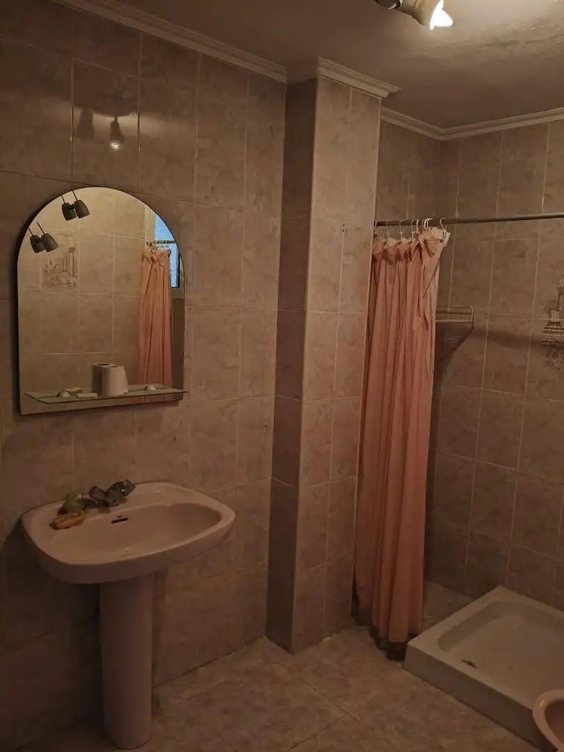 Casa adosada en venta en Calle Nazaret, 36, San Bernabé Baño de Casa adosada en venta en Algeciras con Calefacción, Terraza y Amueblado