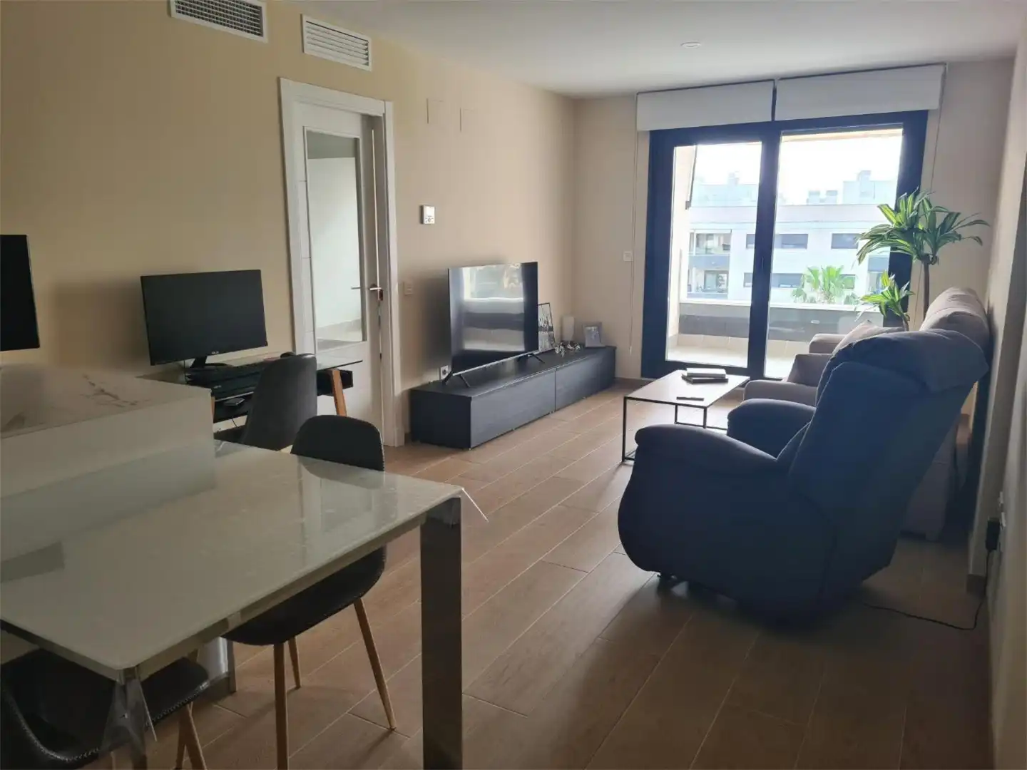 Flat for sale in Calle Pablo Iglesias, 3, Caballero Bonald - San José Obrero - Guadalcacín Living room of Flat for sale in Jerez de la Frontera with Air Conditioner, Private garden and Terrace