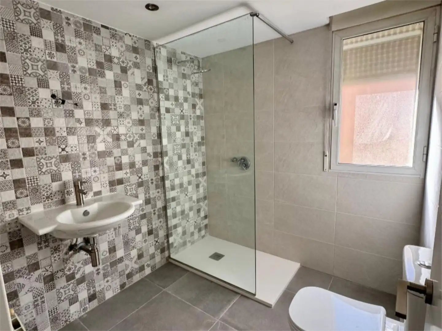 Wohnung zum Verkauf in Plaza de los Pueblos, 5, Nuevo Centro Badezimmer von Wohnung zum Verkauf in Sagunto / Sagunt mit Klimaanlage, Heizung und Privatgarten