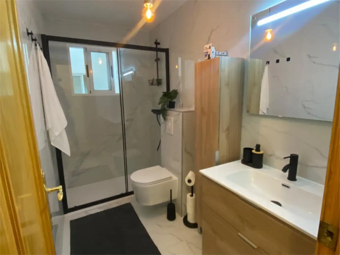 Badezimmer von Wohnung zum Verkauf in Torrevieja mit Balkon