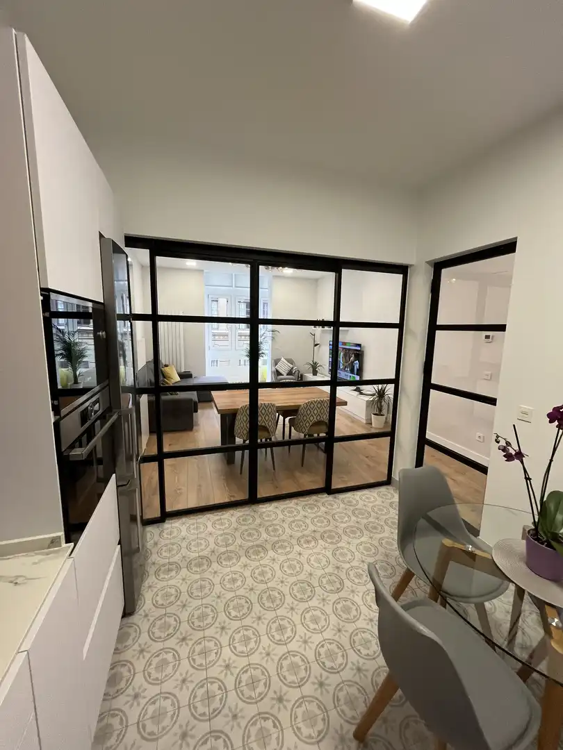 Piso en venta en Gardoki Kardenalaren Kalea, 11, Ensanche - Moyua - Diputación Comedor de Piso en venta en Bilbao con Balcón