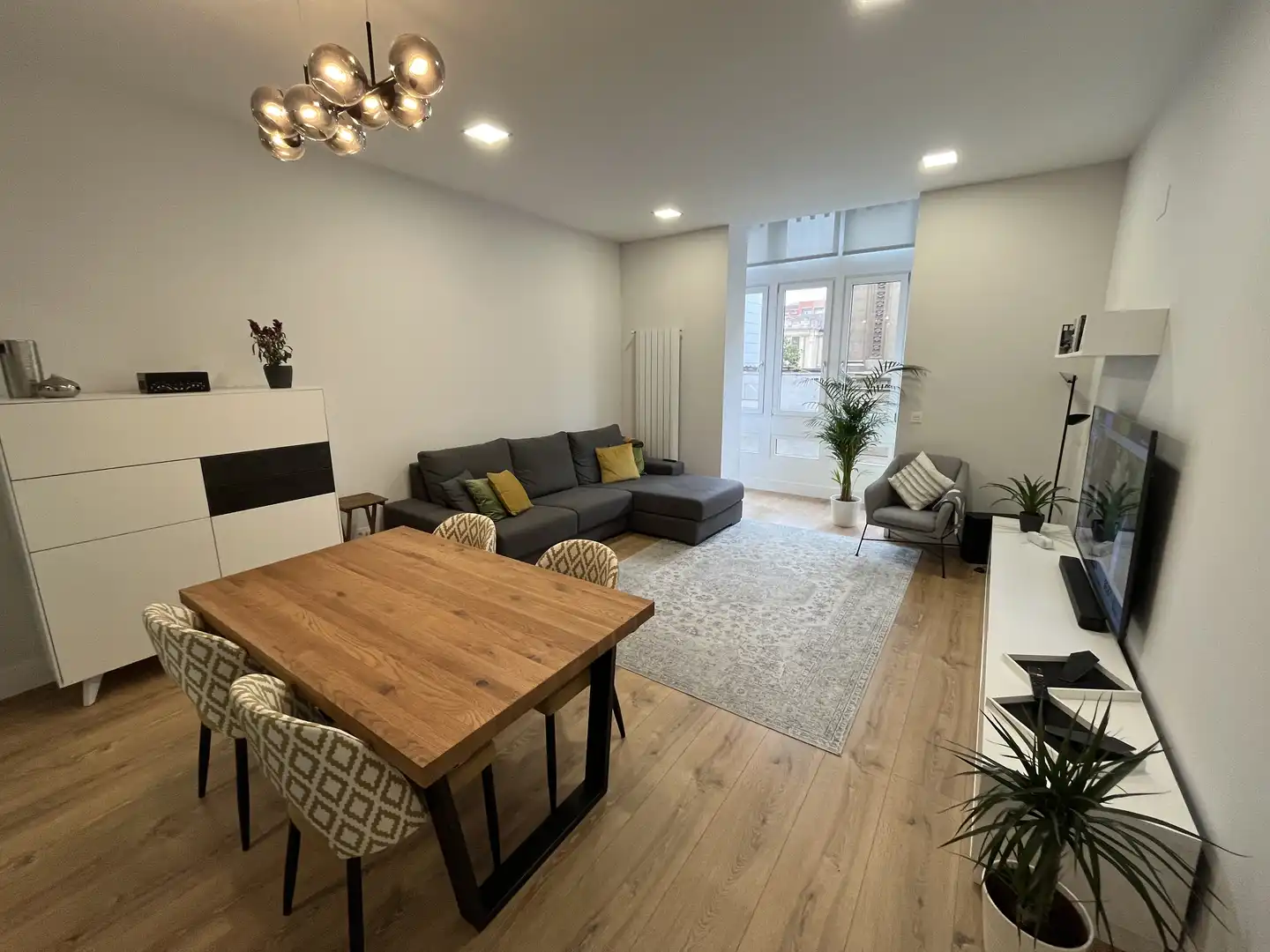 Piso en venta en Gardoki Kardenalaren Kalea, 11, Ensanche - Moyua - Diputación Sala de estar de Piso en venta en Bilbao con Balcón